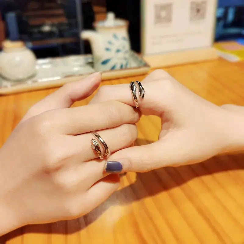 Silver Hug Ring – Adjustable & Anti-Tarnish
