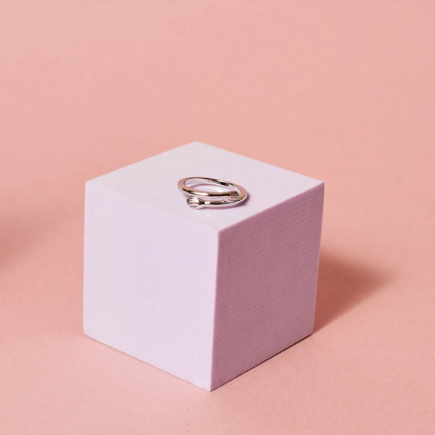 Silver Hug Ring – Adjustable & Anti-Tarnish
